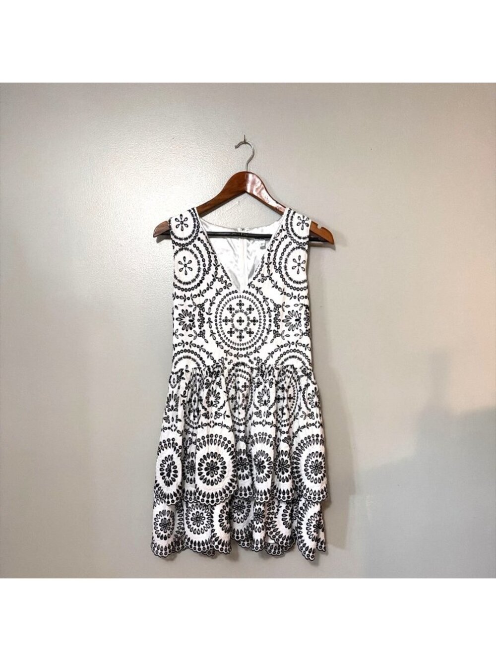Express Black & White Embroidered Sleeveless Dress Medium Scalloped Hem